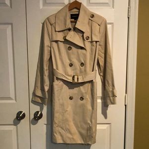 NWOT London Fog double breasted trench with pockets. L